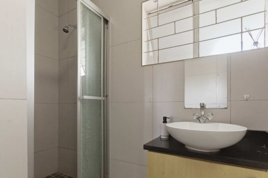 1 Bedroom Property for Sale in Sea Point Western Cape